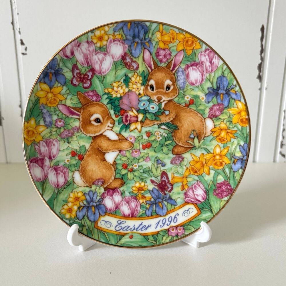 1996 Avon “Happy Easter” Decorative Plate a With Mini Easel 22k Gold Trim New